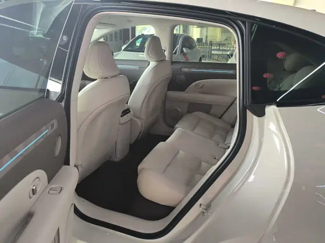IM Motors LS6 — Фото автомобиля 16