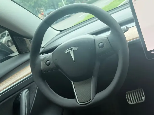 Tesla Model 3 — Фото автомобиля 5