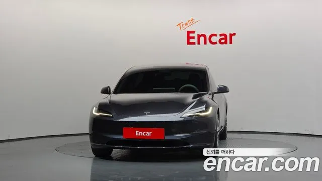 Tesla Model 3 — Фото автомобиля 3