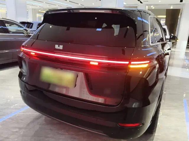 Li Auto L7 — Фото автомобиля 5