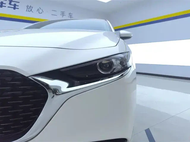 Mazda Axela — Фото автомобиля 5