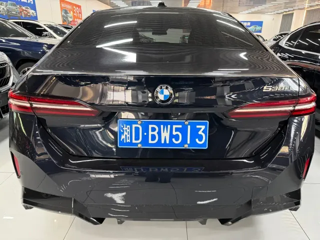 BMW 5 Series — Фото автомобиля 4