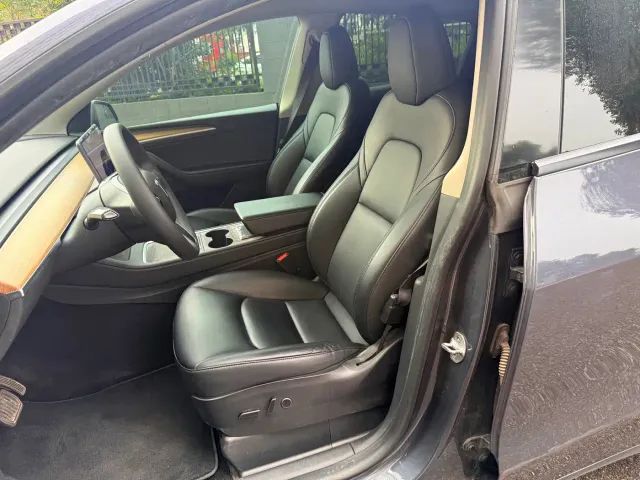 Tesla Model Y — Фото автомобиля 4