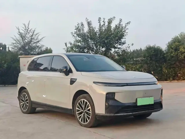 Leapmotor B10 — Фото автомобиля 3