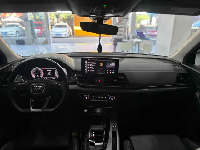 Audi Q5L — Фото автомобиля 10