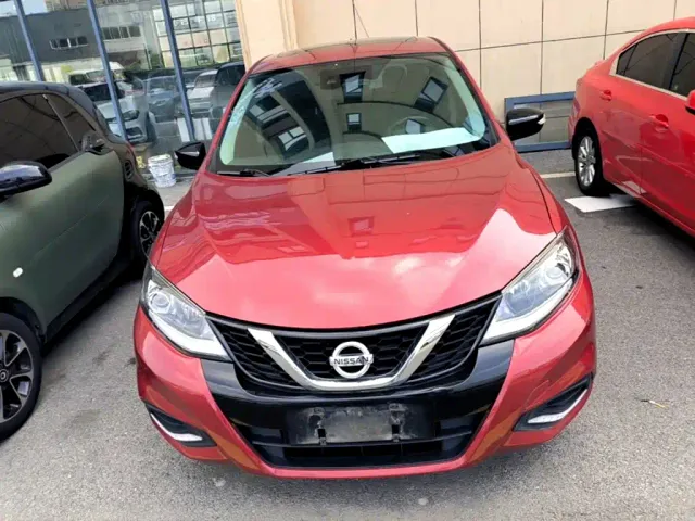 Nissan Tiida — Фото автомобиля 2
