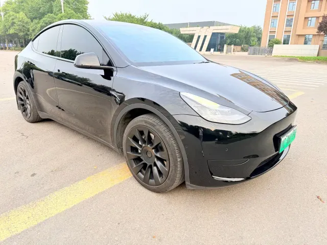 Tesla Model Y — Фото автомобиля 3
