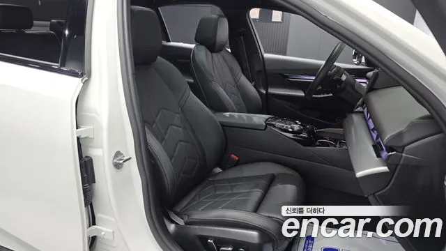 BMW 5 Series G60 — Фото автомобиля 16