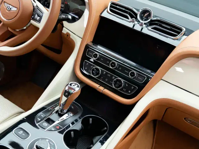 Bentley Bentayga — Фото автомобиля 23