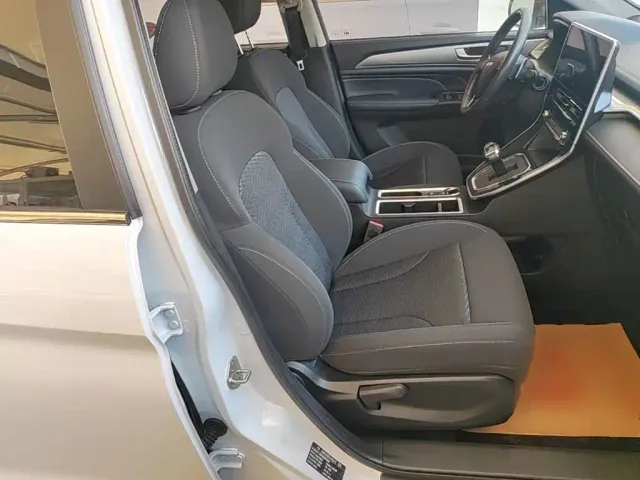 Haval M6 — Фото автомобиля 24