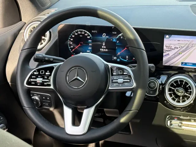 Mercedes-Benz GLA-Class — Фото автомобиля 24