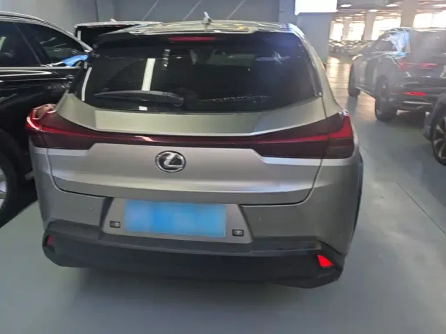 Lexus UX — Фото автомобиля 5