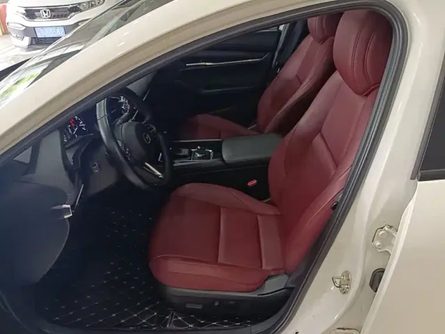 Mazda Axela — Фото автомобиля 14