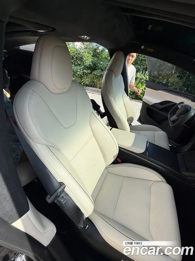 Tesla Model X — Фото автомобиля 20