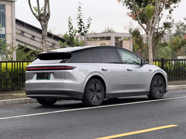 Li Auto i6 — Фото автомобиля 6