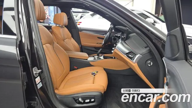 BMW 5 Series G30 — Фото автомобиля 17