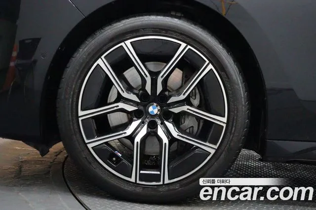 BMW 7-Series 7 серия (G70) 740i xDrive M Sport — Фото автомобиля 20