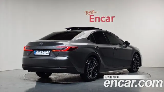 Toyota Camry — Фото автомобиля 2