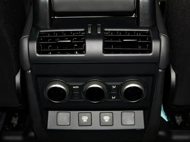 Land Rover Defender — Фото автомобиля 27