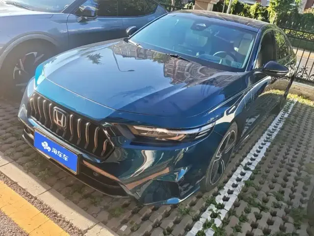 Фотография автомобиля — Honda Inspire Hybrid