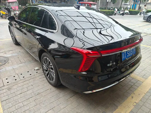 Hongqi H5 — Фото автомобиля 14