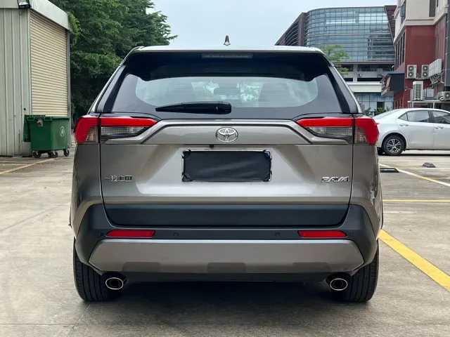 Toyota RAV4 — Фото автомобиля 4