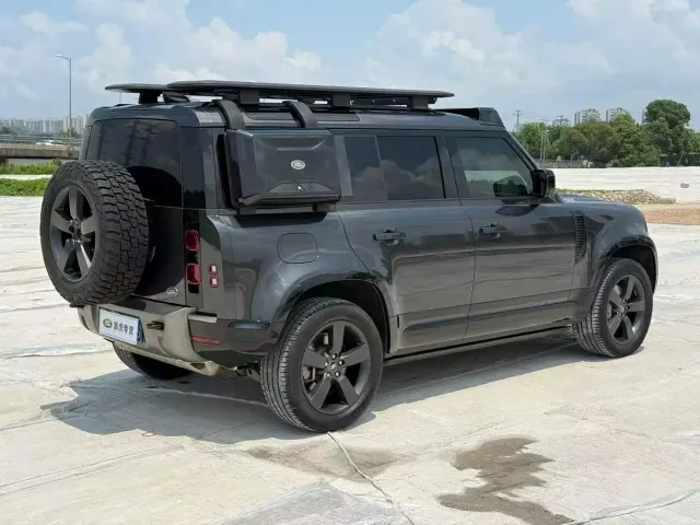 Land Rover Defender — Фото автомобиля 9