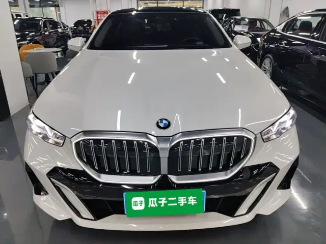 BMW 5 Series — Фото автомобиля 2