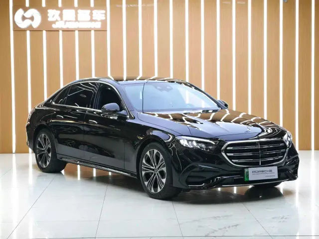 Mercedes-Benz E-Class — Фото автомобиля 3