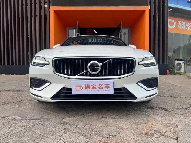 Volvo S60 — Фото автомобиля 2