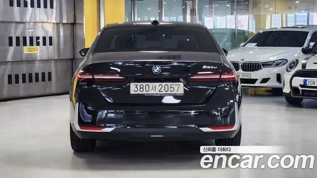 BMW 5 Series G60 — Фото автомобиля 4