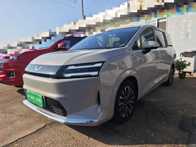 Фотография автомобиля — Wuling Starlight 730