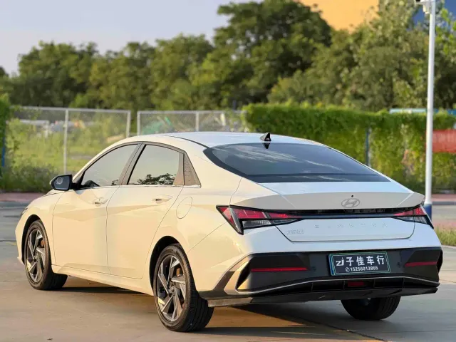 Hyundai Elantra — Фото автомобиля 5