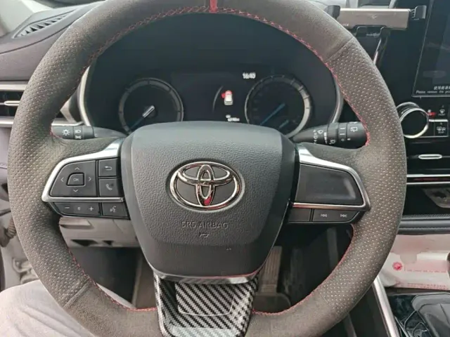 Toyota Highlander — Фото автомобиля 10