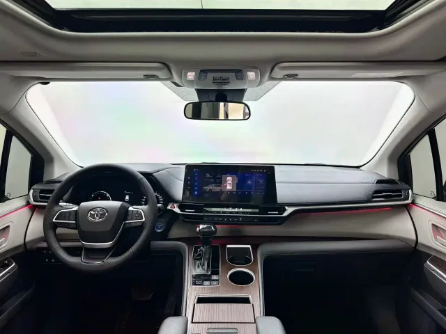 Toyota Sienna — Фото автомобиля 8