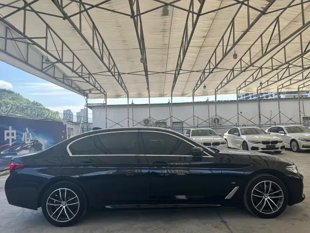 BMW 5 Series — Фото автомобиля 4