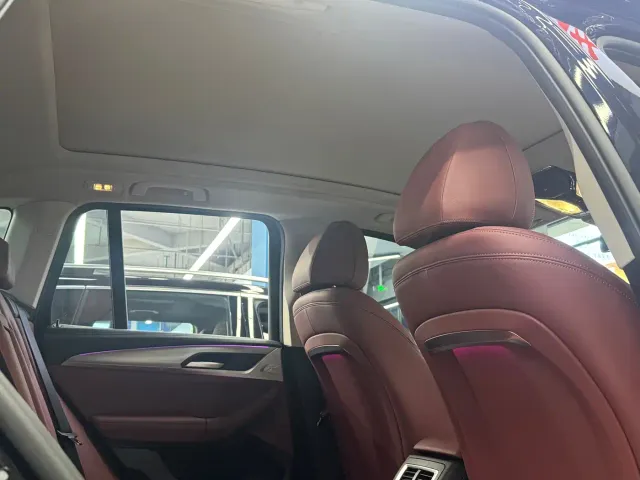 BMW iX3 — Фото автомобиля 10