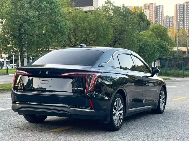 Hongqi E-QM5 — Фото автомобиля 6