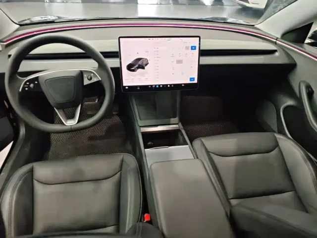 Tesla Model 3 — Фото автомобиля 9