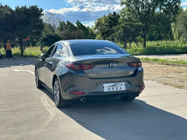 Mazda Axela — Фото автомобиля 4