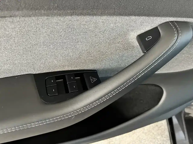 Tesla Model Y — Фото автомобиля 16