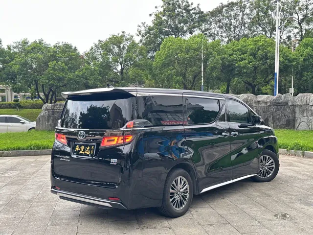 Toyota Vellfire — Фото автомобиля 6