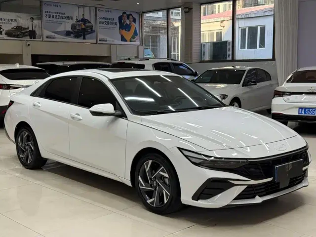 Hyundai Elantra — Фото автомобиля 3