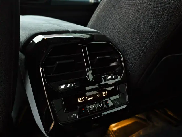 BMW iX — Фото автомобиля 14
