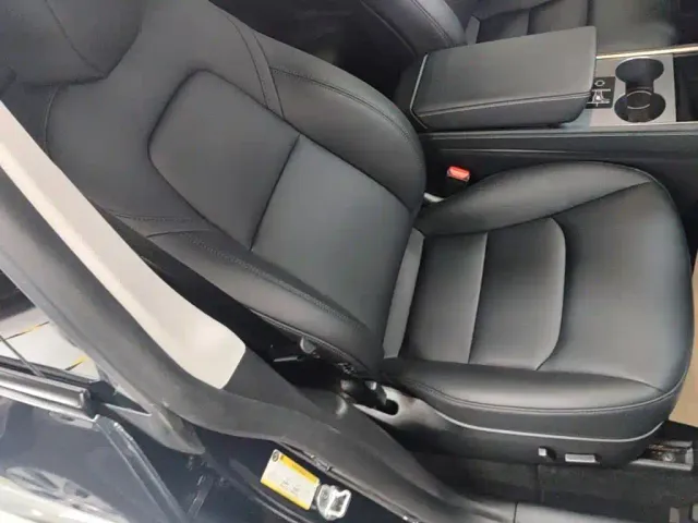 Tesla Model Y — Фото автомобиля 24