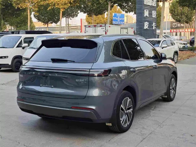 Geely Galaxy Starship 7 EM-i — Фото автомобиля 4