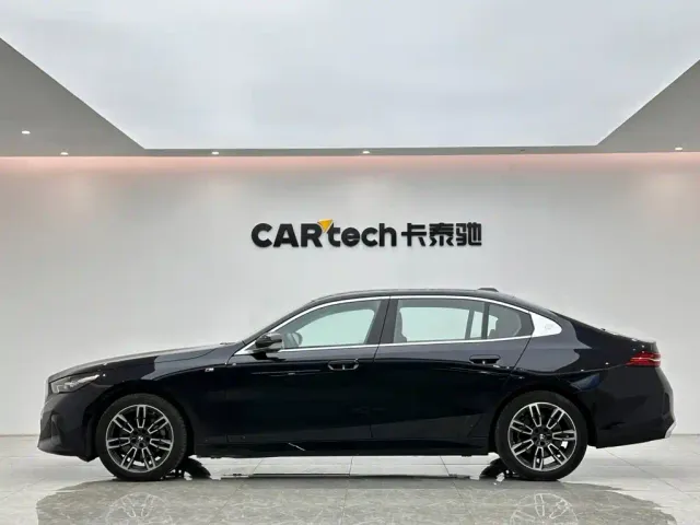 BMW 5 Series — Фото автомобиля 2