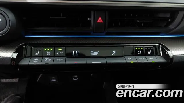 Toyota Prius Generation 5 — Фото автомобиля 11