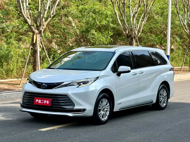 Фотография автомобиля — Toyota Sienna