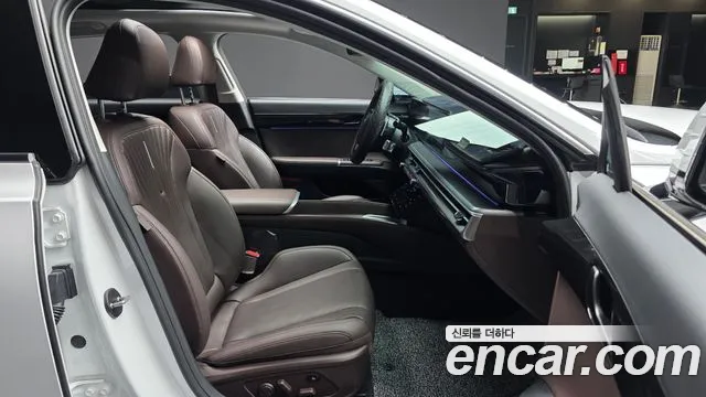 Hyundai Grandeur Grandeur (GN7) 2.5 Бензин 2WD — Фото автомобиля 23